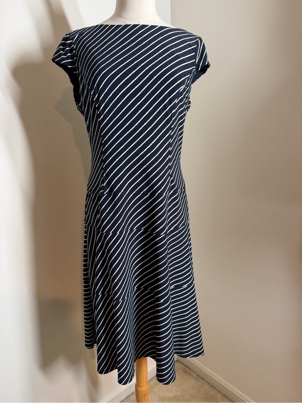 Anne Klein Women’s Navy White Striped -SZ 6- Cap-Sleeve Dress